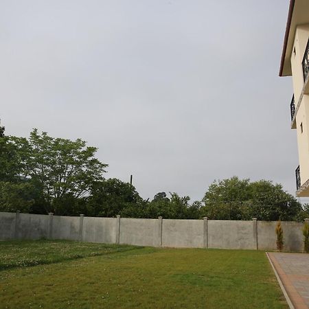 Villa Mariana Batoemi Buitenkant foto