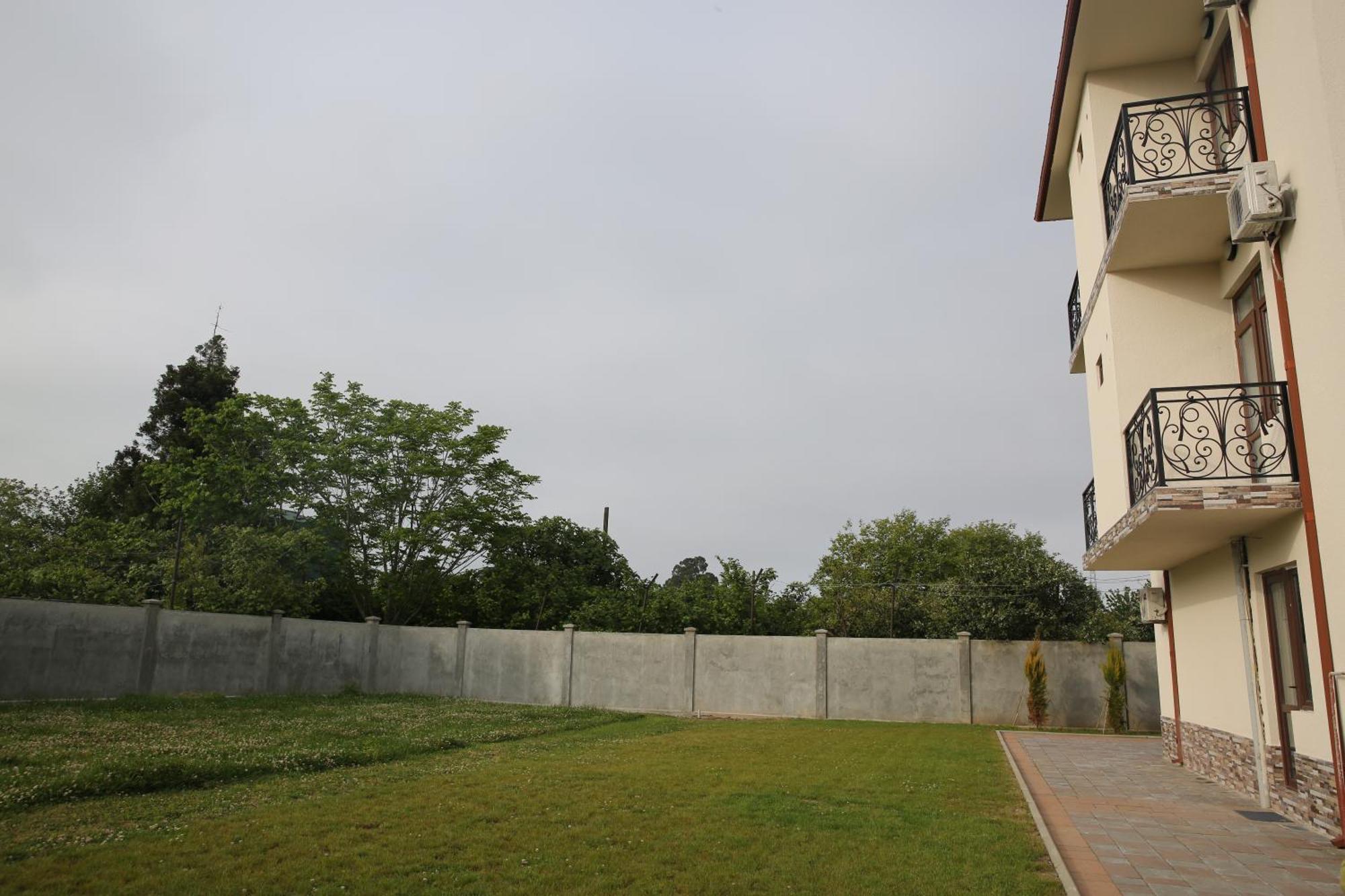 Villa Mariana Batoemi Buitenkant foto