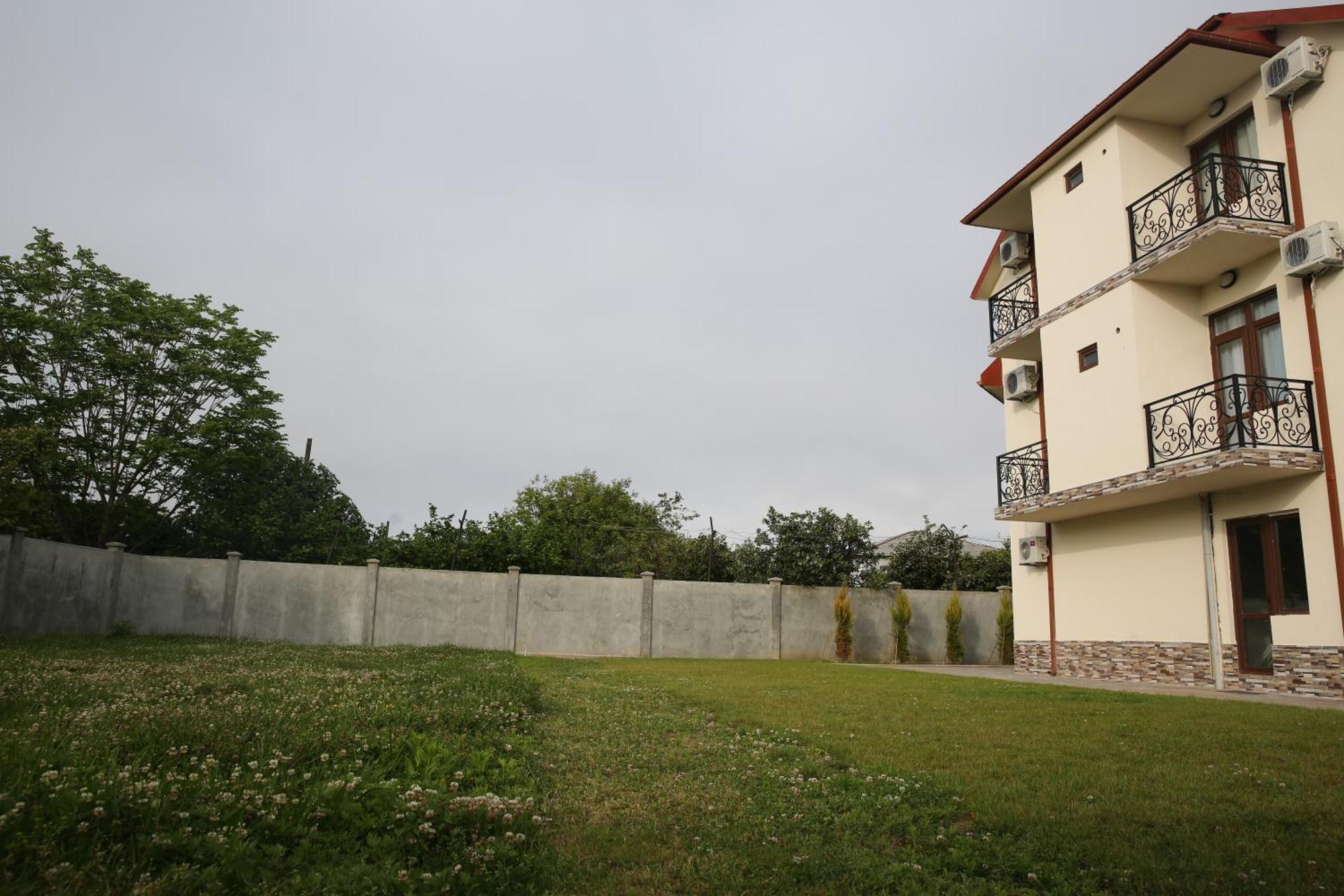 Villa Mariana Batoemi Buitenkant foto